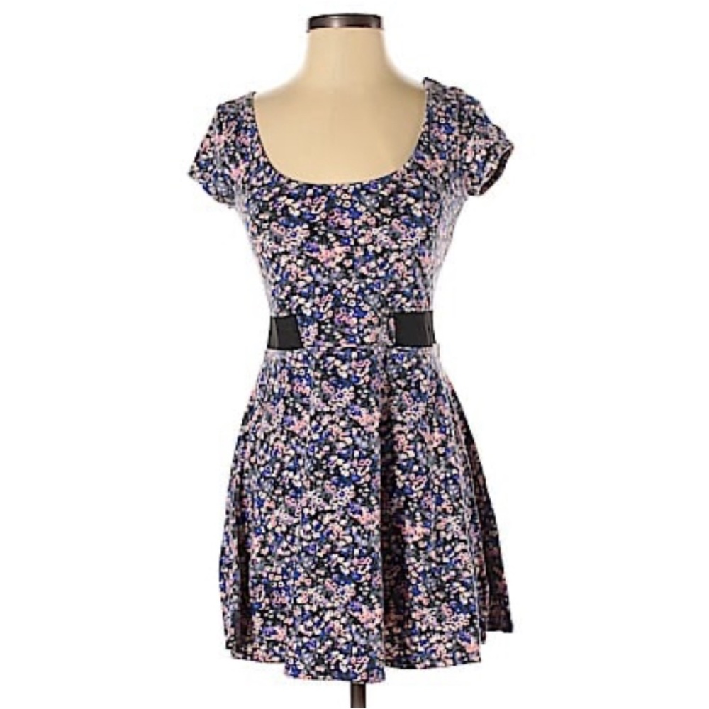 American Eagle Outfitters
Size S (Petite) Casual Dress